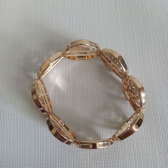 Paparazzi Beat Around The Rose Bush Gold Toned Metal Elasticized Floral Bracelet - Picture 4 of 8